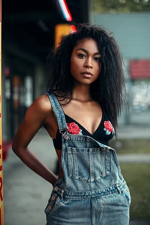 Alexandra Chando ha trabajado con Ashley Love-Mills en 1 ocasiones