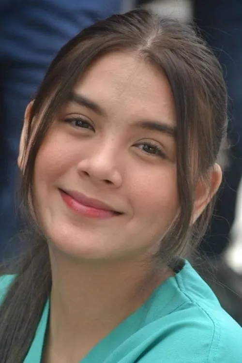 Ashley Ortega — personaje: Jacqueline "Jackie" Antonio-Sagrado / Tisay