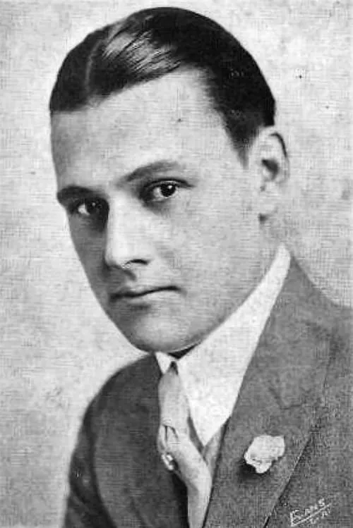 Carl Morrison ha trabajado con Ashton Dearholt en 1 ocasiones