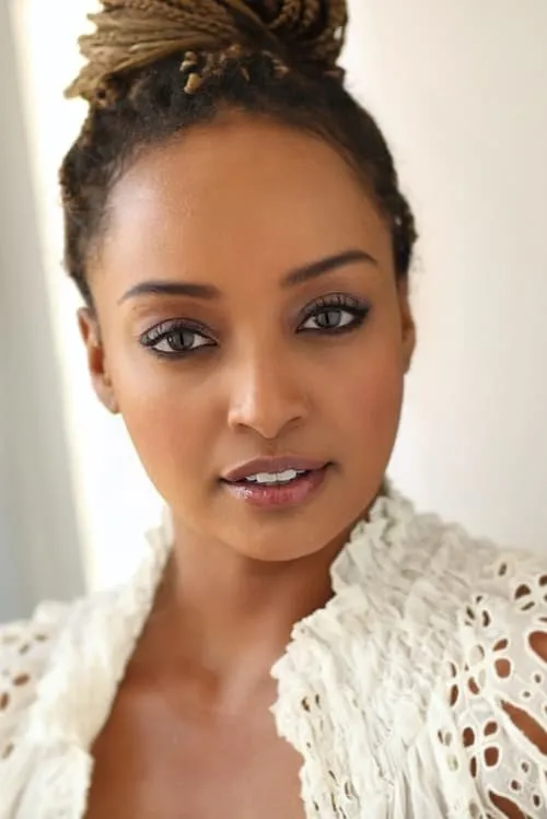 Asmeret Ghebremichael — personaje: Raina Pearl