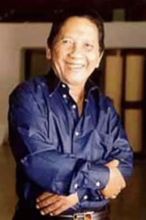 Asmuni interpretando a 