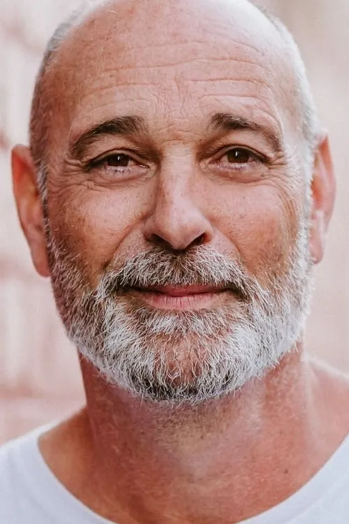 Ella Bourne ha trabajado con Aston Elliot en 1 ocasiones