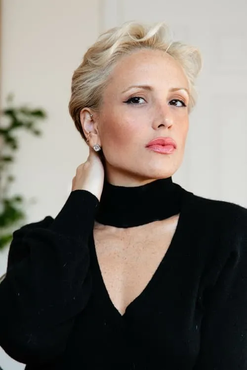 Astrid Ovalles interpretando a Bobbi