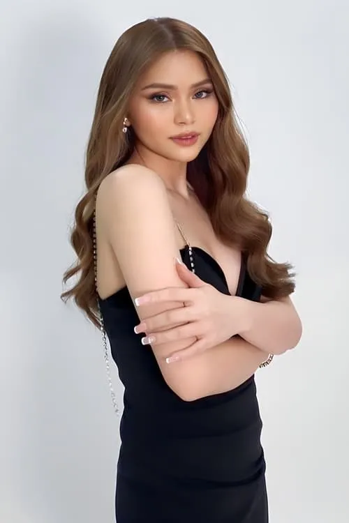 Aubrey Caraan interpretando a 