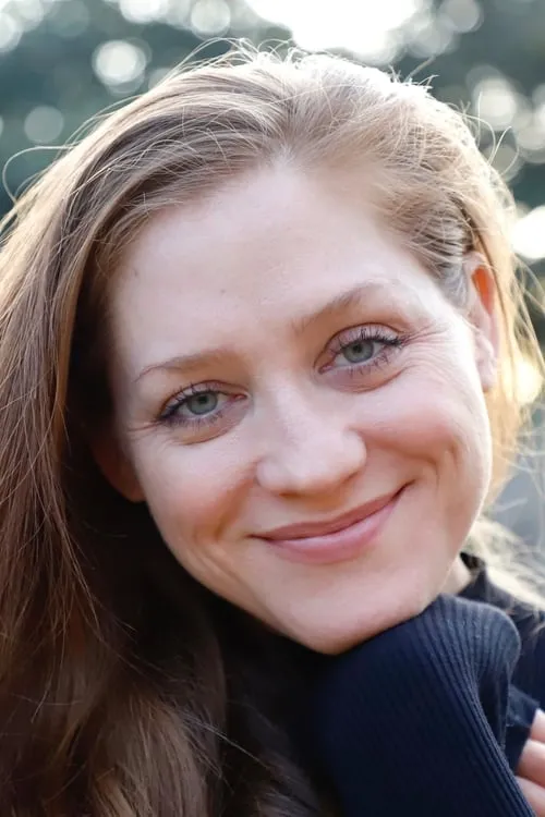 Atheena Frizzell ha trabajado con Augustine Frizzell en 2 ocasiones