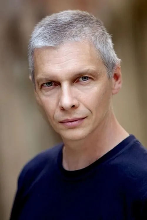 Augusto Poderosi interpretando a Evelina Pollini