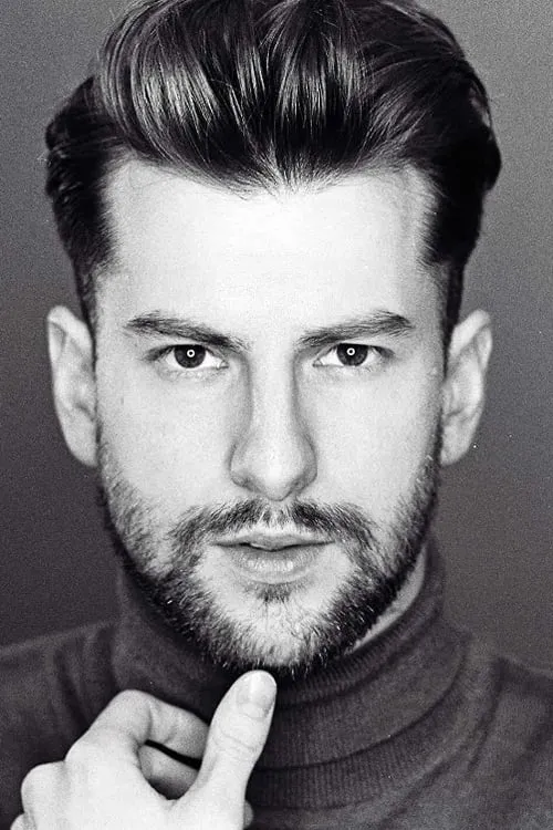 Austin Chunn interpretando a Austin