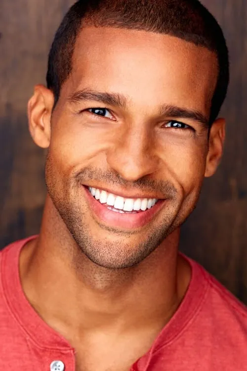 Austin Michael Young interpretando a Gabriel