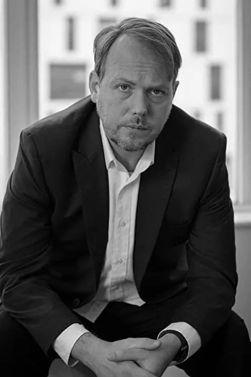 Austin Strugnell interpretando a Sergeant