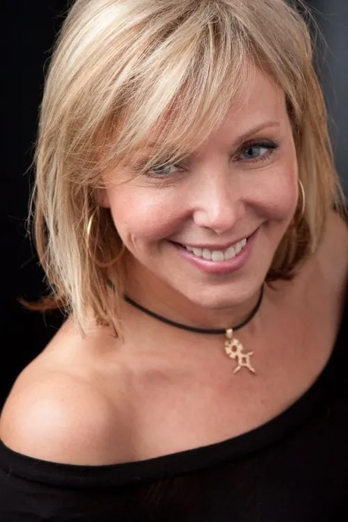 Ava Lazar interpretando a Blue