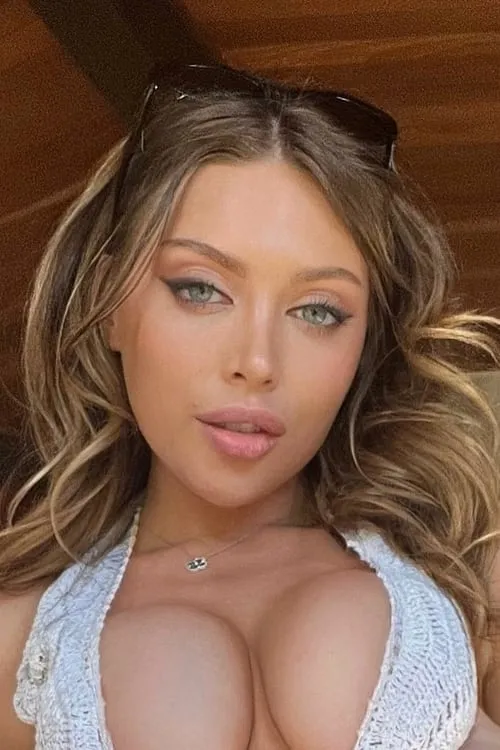 Ava Louise — personaje: Self