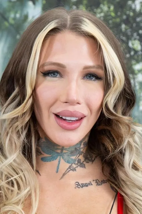 Ava Stone interpretando a