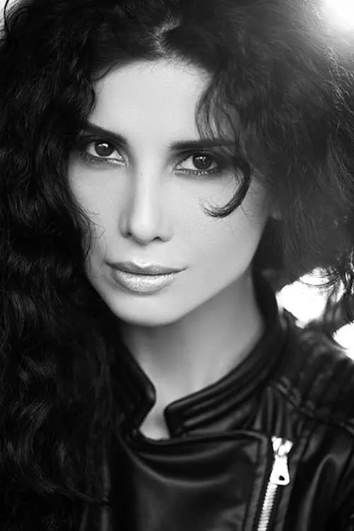 Aydan Axundzadə interpretando a Aydan Bagirzadeh