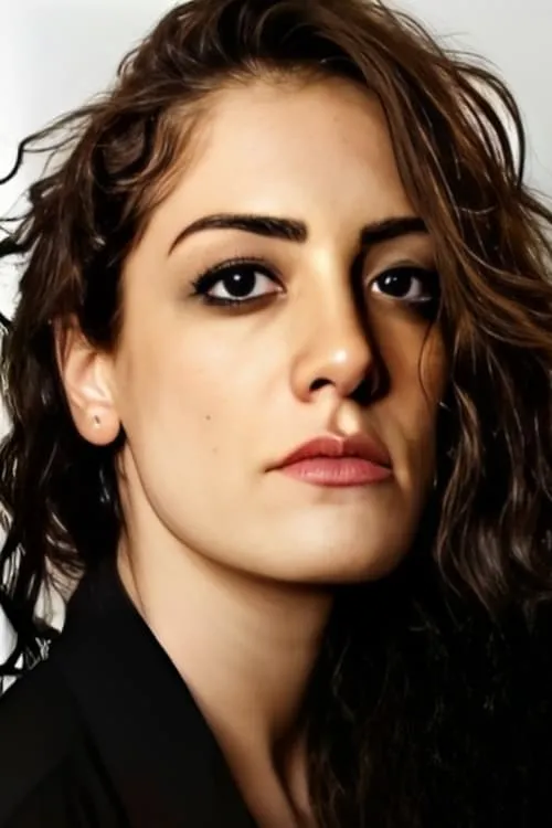 Ayşe Gülerman interpretando a Rodeo Sunucusu