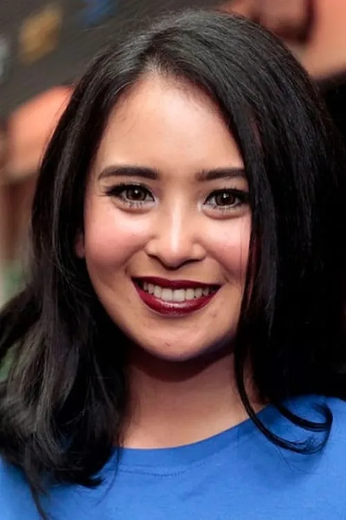 Ayushita Nugraha interpretando a Ayu