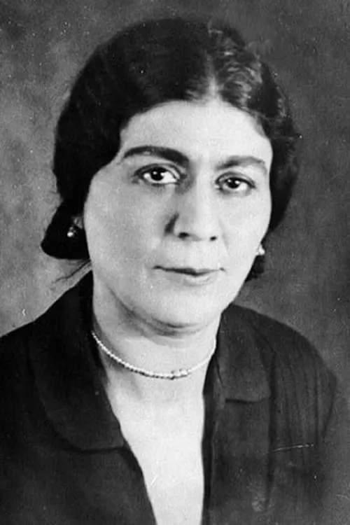 Aziza Mammadova interpretando a Shirali's Wife