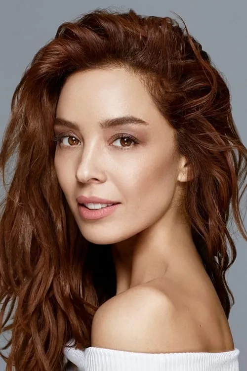 Azra Akın en su biografía y filmografía