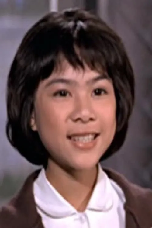 Baby Wong Pui-Pui interpretando a Amy Ling