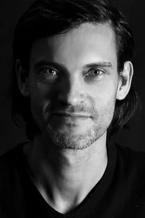 Balázs Czukor interpretando a László