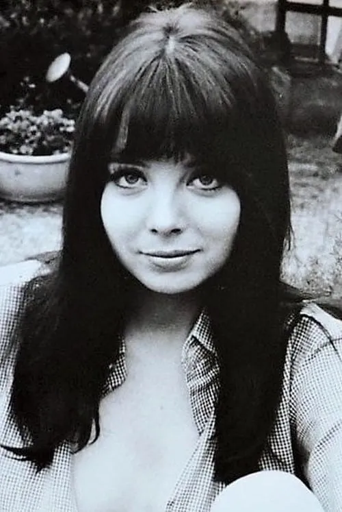 Barbara Capell interpretando a Veronica