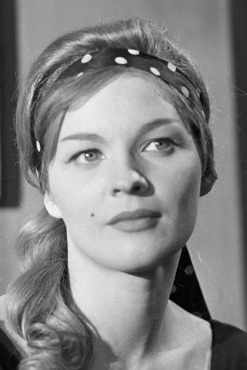 Barbara Modelska interpretando a Waitress