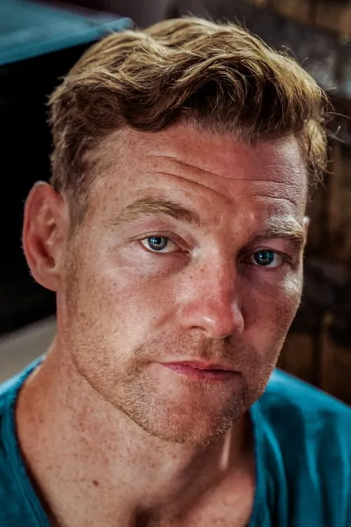 Barry John Kinsella interpretando a Speech Therapist 2