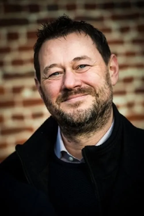 Bart De Pauw interpretando a Gert