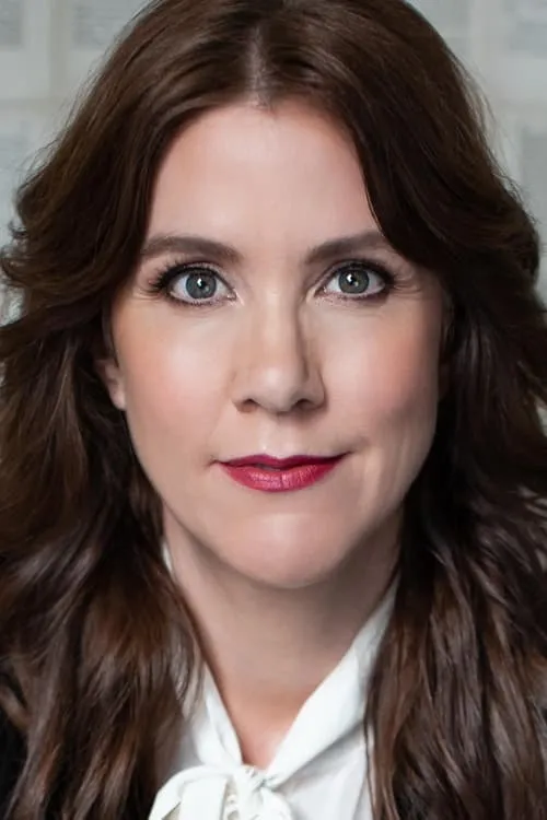 Belinda Bromilow interpretando a Officer Munroe