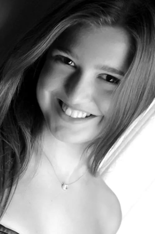 Beliz Aksoy interpretando a Filiz