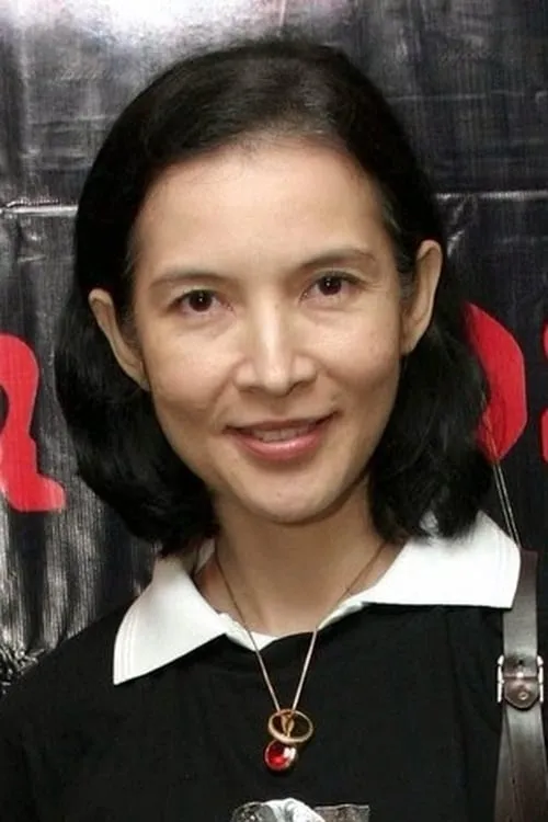 Bella Esperance interpretando a Ening