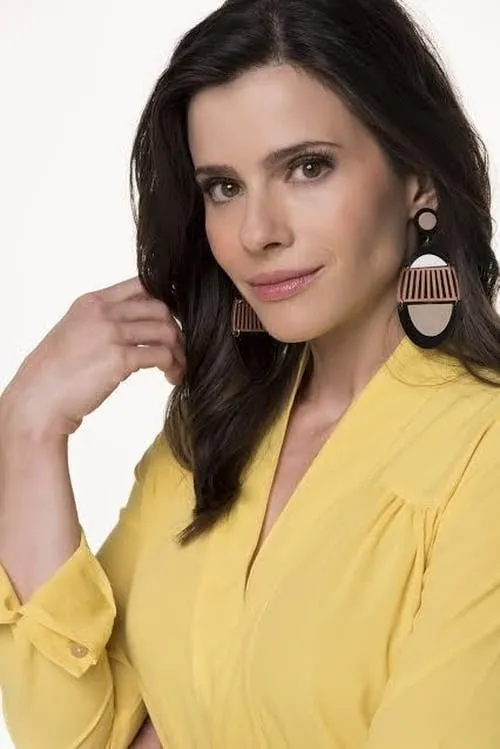 Bellatrix Serra — personaje: Juliana Sá