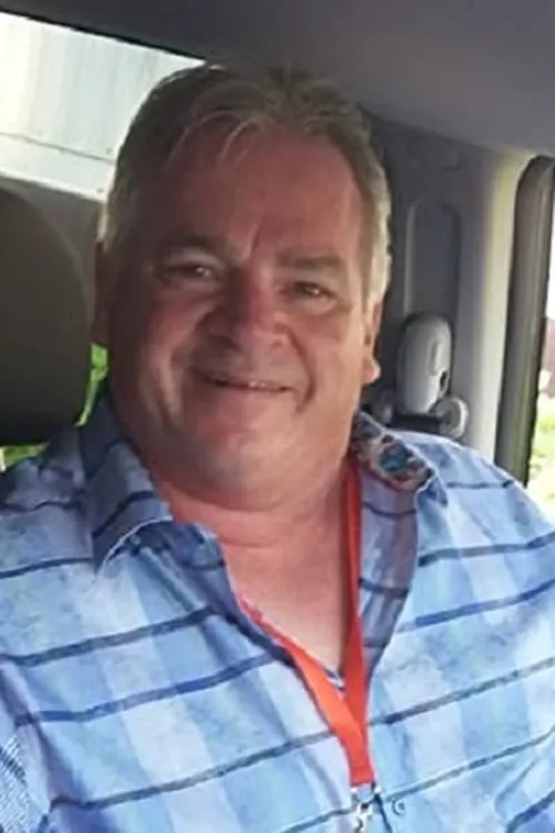 Ben Derrick interpretando a Cutlass Mike