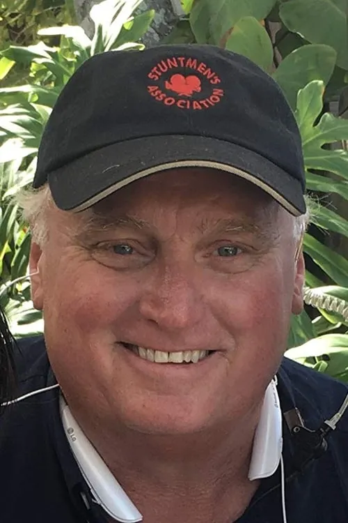 Ben Loggins interpretando a Killer