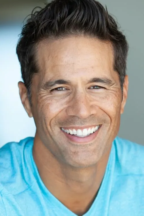 Ben Lomu interpretando a Baker