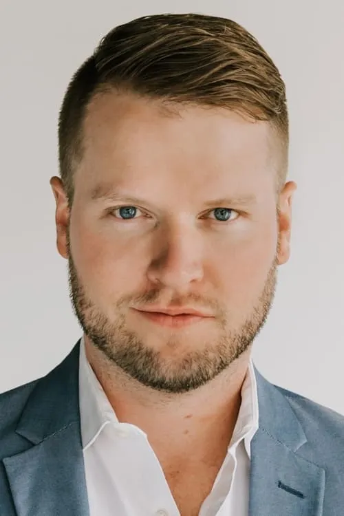 Ben Marten interpretando a Scott