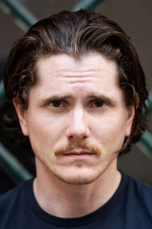 Benjamin Merz interpretando a Bono