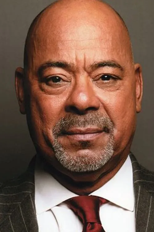 Bennet Guillory interpretando a Waldo