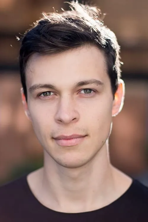 Bennett Taylor interpretando a Undead Middle Finger