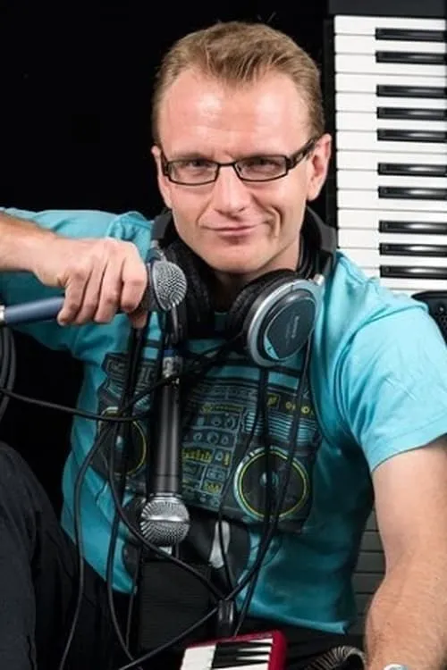 Jordan Raskopoulos ha trabajado con Benny Davis en 1 ocasiones