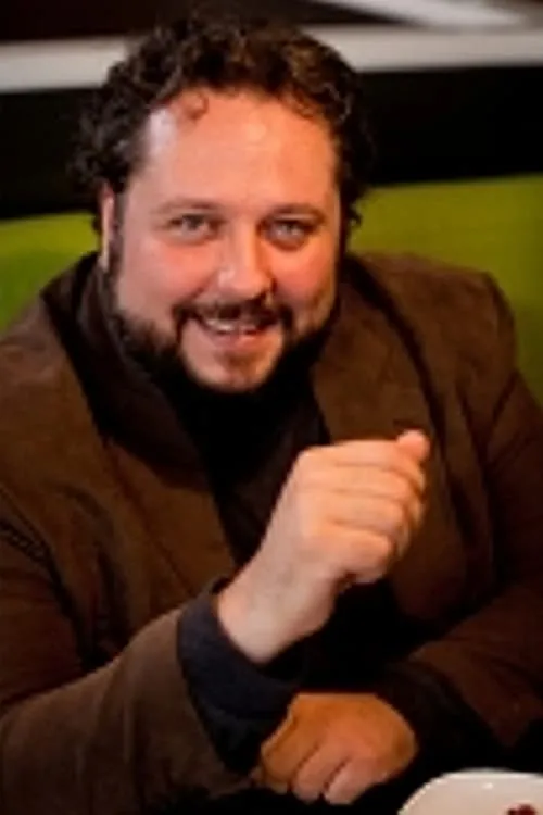 Bernard Setaro Clark interpretando a Dr. Morales