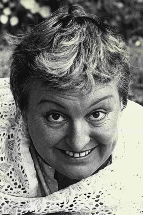 Beryl Cheers — personaje: Madge