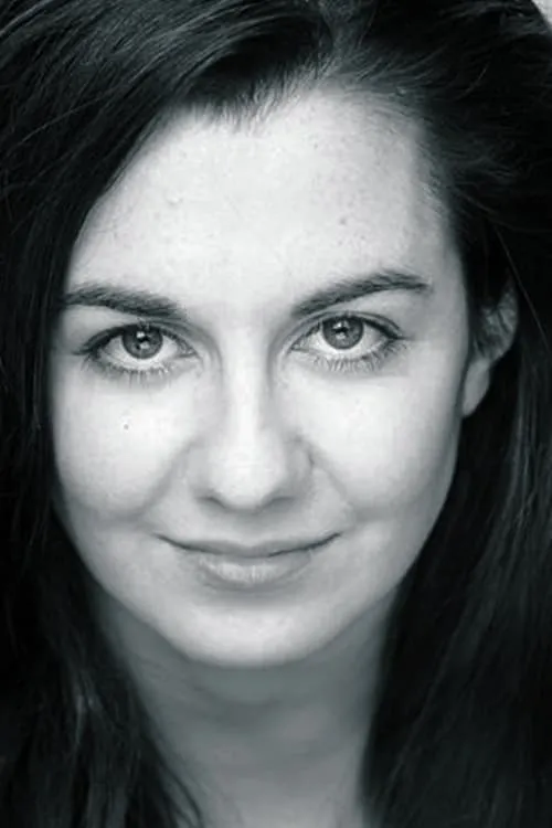 Bethan Mai interpretando a Carys