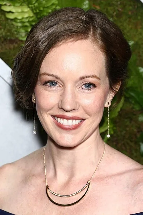 Bethany Anne Lind interpretando a Karyssa Hewitt