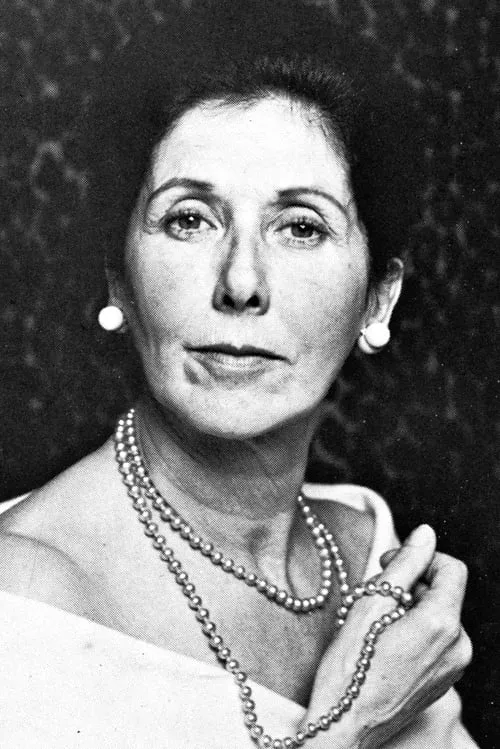 Bettine Milne interpretando a Rosa