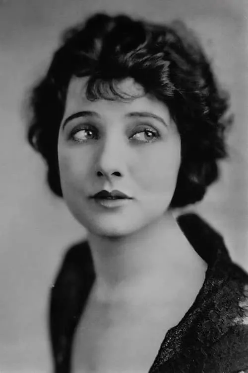 Betty Blythe interpretando a Mrs. Darcy