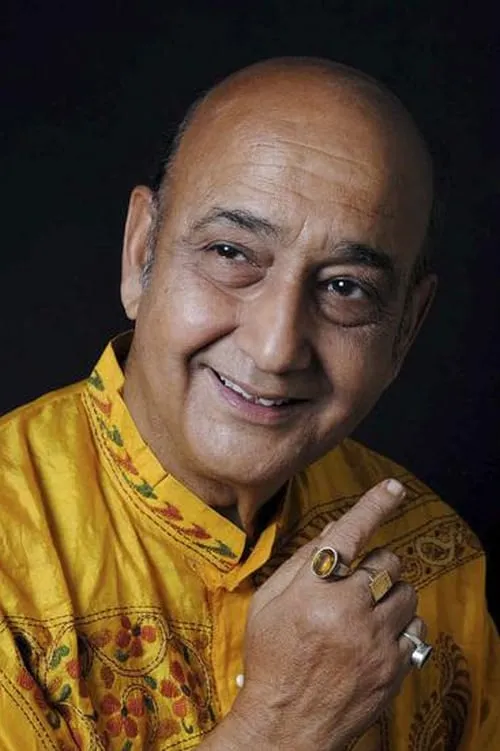 Bibhu Bhattacharya interpretando a