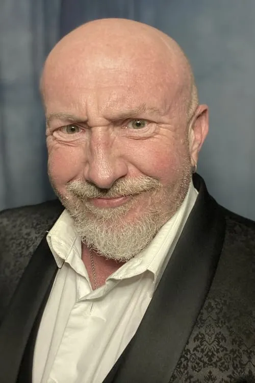 Edward Kaihatsu ha trabajado con Bill D. Russell en 1 ocasiones