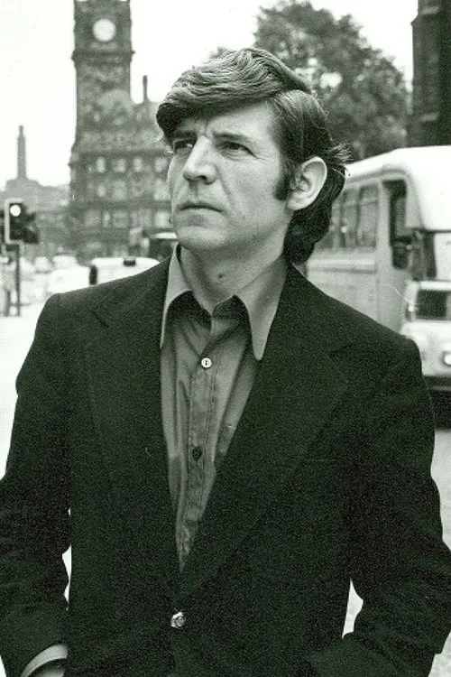 Bill Douglas interpretando a Himself (archive footage)