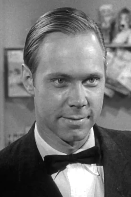 Bill Mullikin interpretando a Pvt. Cumberly