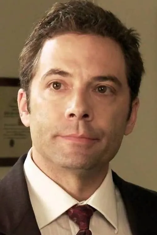 Billy Chappell interpretando a Tony